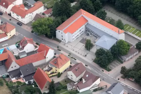 Rathaus der VG Rheinauen: Die FWG Altrip will wieder in den Verbandsgemeinderat.