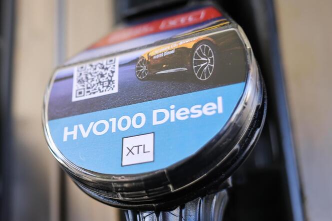 Der Kraftstoff HVO100 wird fossilfrei hergestellt und basiert auf Fetten aus Reststoffen sowie hydriertem Pflanzenöl.