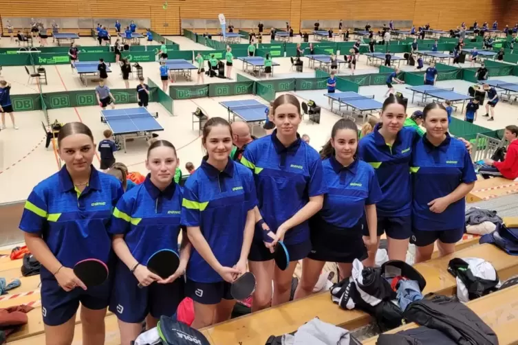 Nach dem ersten Tag im Horst-Korber-Sportzentrum waren sie richtig platt: die Tischtennis-M&auml;dchen des Hofenfels-Gymnasiums.