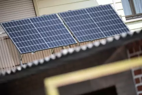 Der Neigungswinkel der Solarflächen ist ein wichtiges Kriterium für die Effizienz des Kraftwerks zur Stromgewinnung.