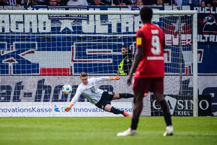 Starker R&uuml;ckhalt: FCK-Keeper Julian Krahl.