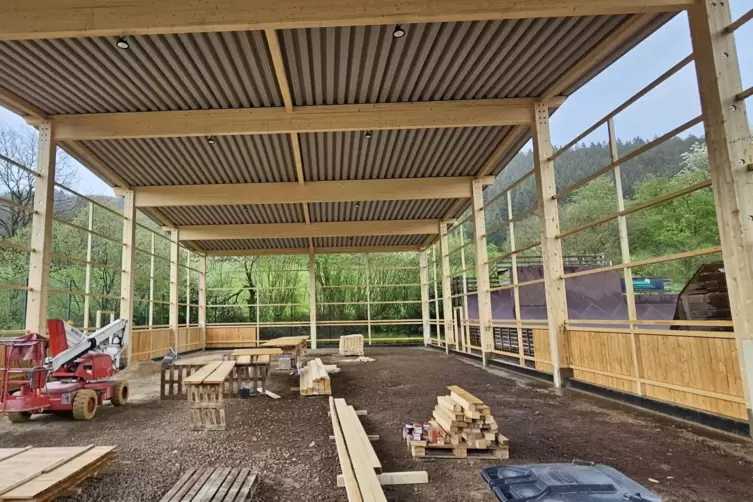 Die neue Halle soll im Herbst fertig sein. 