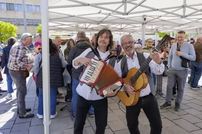 Musik ist Trumpf beim Wochenmarktfest: im Bild Günter Frölich und Martin Haberer.
