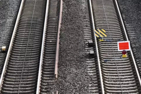 Gesperrtes Gleis: Das deutsche Schienennetz gílt als marode und überlastet.