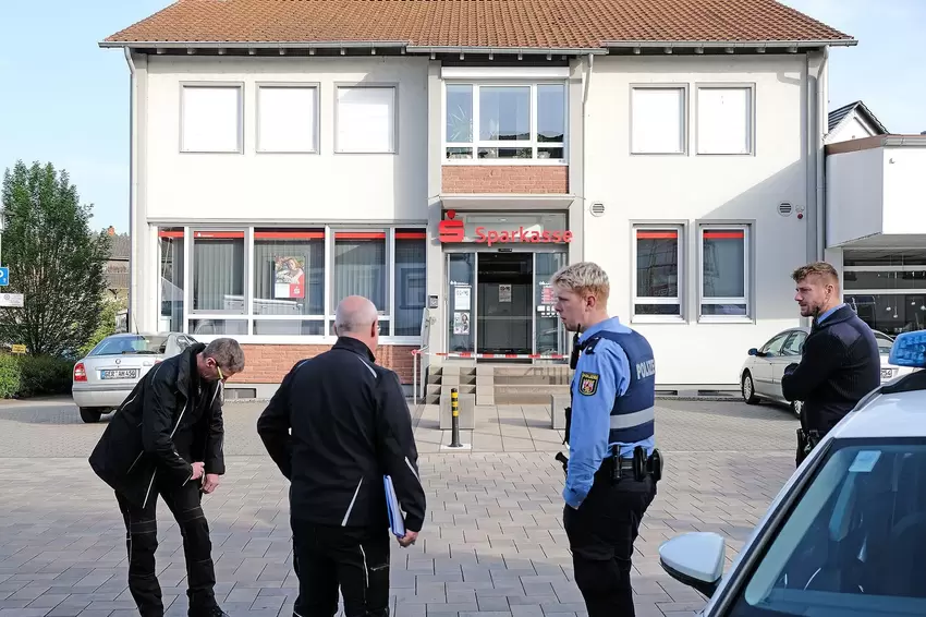 Bereits am 8. September 2023, vor der Contwiger Kerb, haben Unbekannte erfolglos versucht, die beiden Automaten zu sprengen.