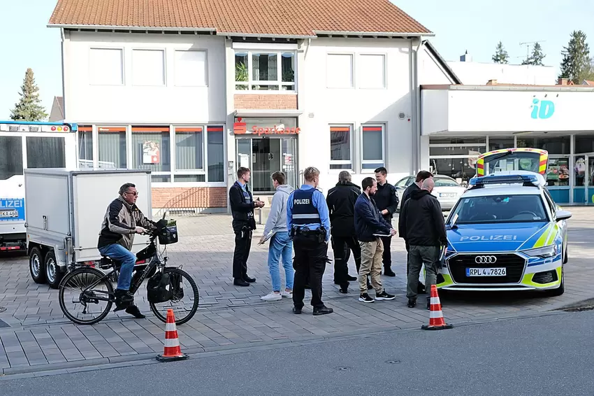 Sparkasse, Kindergarten und Drogeriemarkt blieben geschlossen.