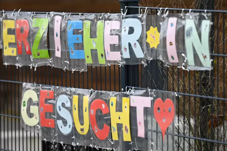 Weil Erzieher und Erzieherinnen fehlen, k&ouml;nnen in Ludwigshafener Einrichtungen mehrere Hundert bereits vorhandene Kita-Pl&auml;tze ni