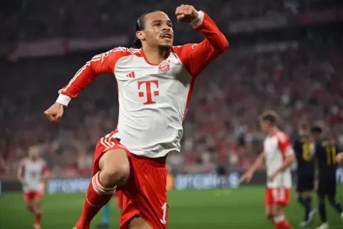 Leroy Sané jubelt.