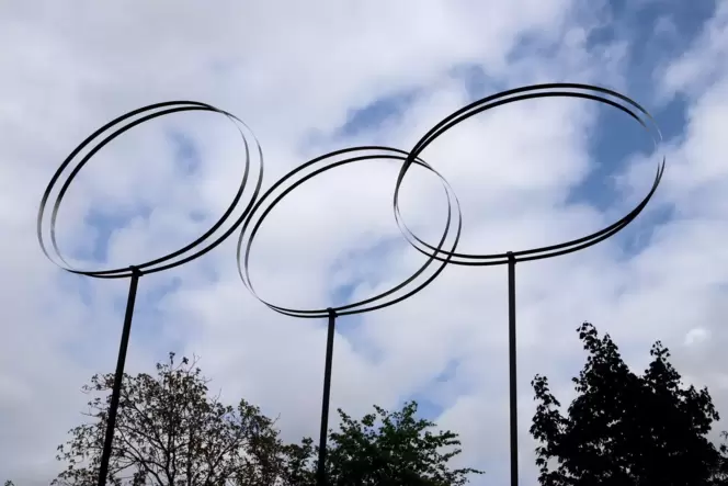 »Moving Cloud« heíßt diese federleichte Skulptur von Jürgen Heinz.