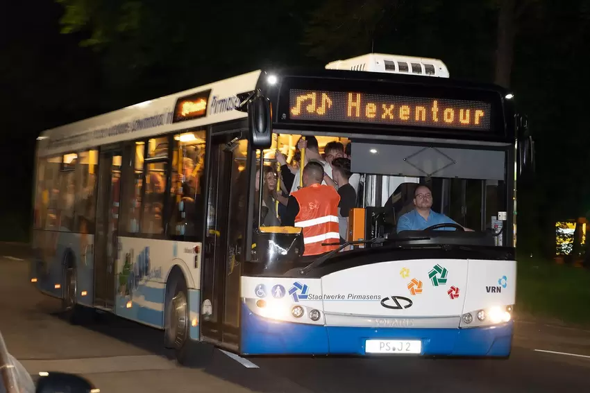 Wie immer verkehrten Shuttlebusse zwischen den einzelnen Stationen der Tour.