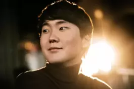 Solist Seong-Jin Cho ist ein Musiker, in dem sich überlegene Strategie und musikalische Einsicht auf das Schönste verbinden. 