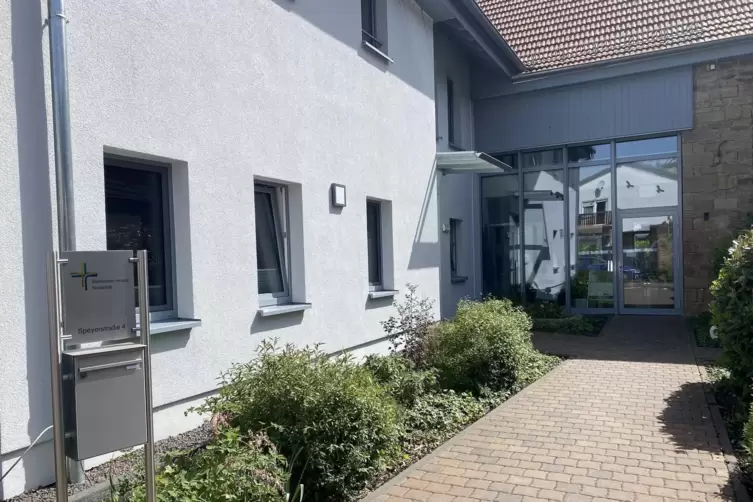 Das Haus in der Rockenhausener Speyerstra&szlig;e bietet Platz f&uuml;r acht G&auml;ste, die von 26 haupt- und 16 ehrenamtlichen Mitarbeiterinne