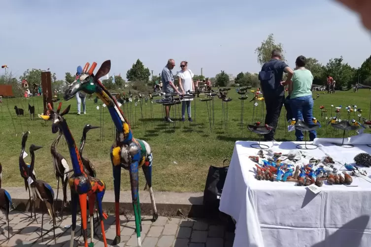  Vielf&auml;ltiges Kunsthandwerk: Tierskulpturen aus Simbabwe.