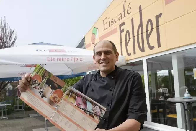 Eiscafé-Felder-Inhaber Manuel Heinsdorf übernimmt den Freibad-Kiosk im Plub.