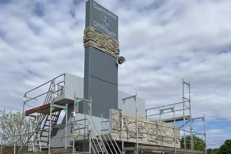 Der Sprungturm musste saniert werden.