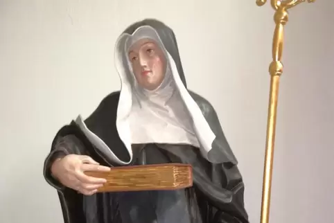 Die Statue der heiligen Hildegard wird am Sonntag in einem Festgottesdienst übergeben.
