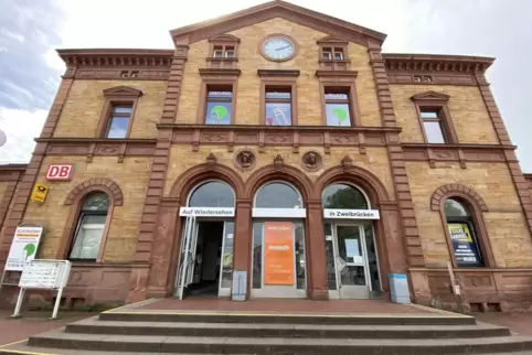 Das Empfangsgebäude steht unter Denkmalschutz. 