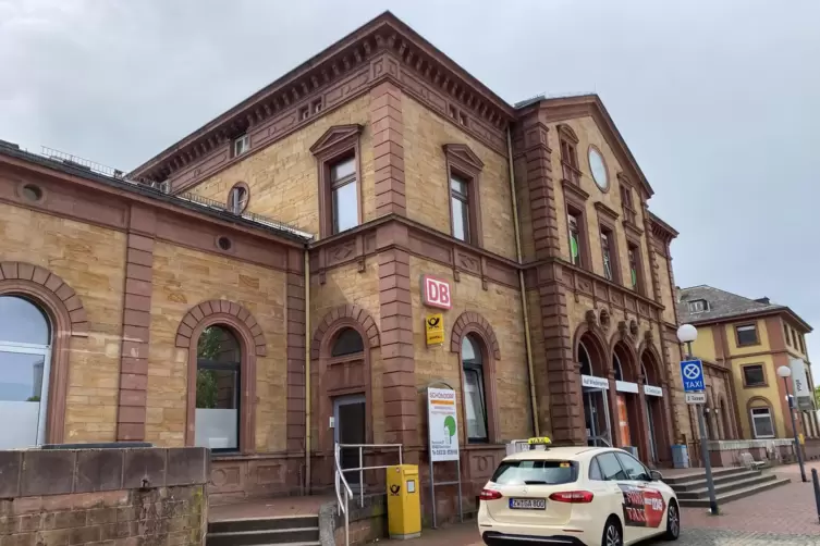 Der Bahnhof wurde am 25. November 1875 er&ouml;ffnet. 
