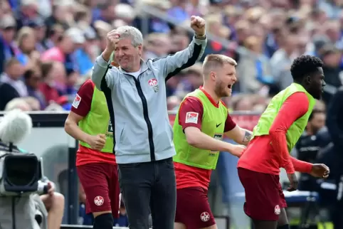 Auf diese Kleiderordnung wird FCK-Trainer Friedhelm Funkel am Samstag gegen den 1. FC Magdeburg wieder zurückgreifen. Die Kombin