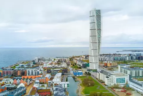 Santiago Calatravas spektakuläres Hochhaus „Turning Torso“ zieht viele Blicke auf sich. 