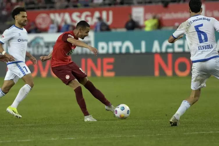 Kenny Prince Redondo erzielt das 3:0.