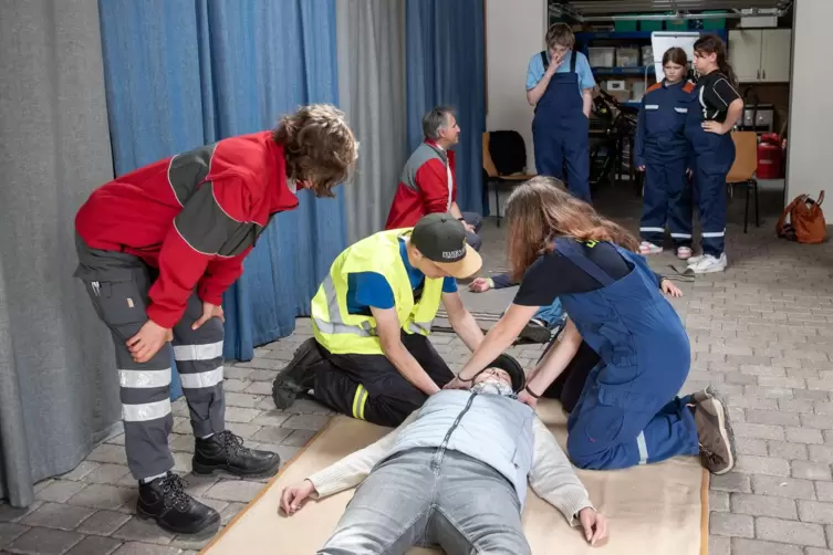  Erste-Hilfe-Station bei der Rallye der Jugendfeuerwehr.