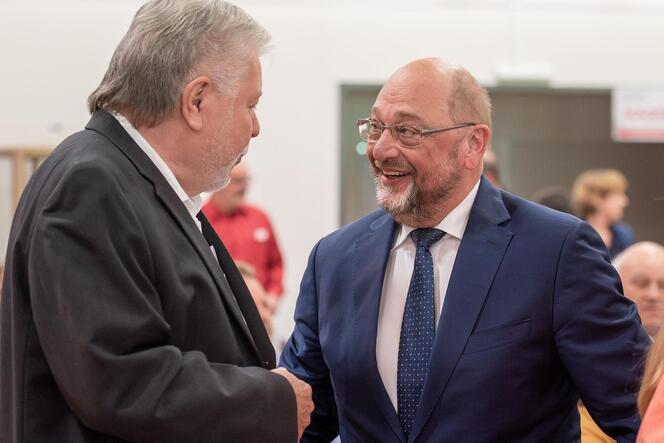 Ehemalige SPD-Vorsitzende unter sich: Kurt Beck gratuliert Martin Schulz.
