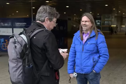 Ralf Edrich im Gespräch mit Volker Endres (links).