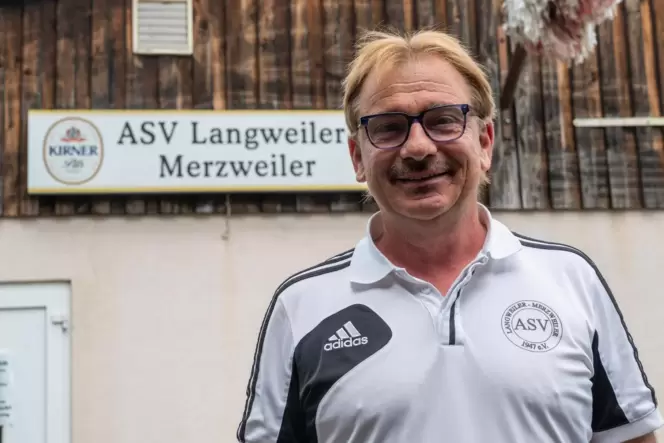 Andreas Fischer, der Trainer des ASV Langweiler-Merzweiler, weiß, dass der Pokal seine eigenen Gesetze hat.