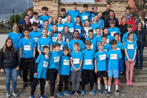 35 Schüler des Hofenfels-Gymnasiums liefen beim Mainzer Gutenberg-Halbmarathon mit. 35 Schüler des Hofenfels-Gymnasiums liefen beim Mainzer Gutenberg-Halbmarathon mit.
