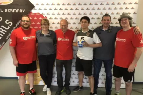 Freudiges Wiedersehen bei der EM: Henrick Mitschke, Christina Kiehm, Willi Werling, Han Bin Kuo, Georg Zöller und Tim Carstens (