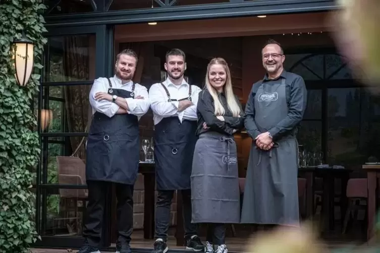 „Brasserie“-Team (v.li.): Sternekoch Vjekoslav Pavic, Sandor Kalman, Lena Pavic und Edin Malicbegovic. 
