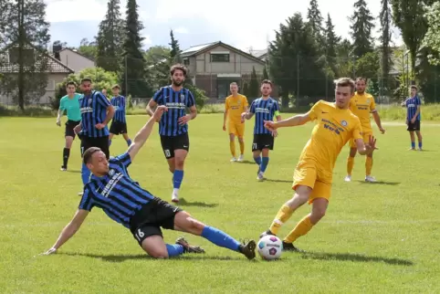 Es war mehr drin: FC Speyer 09 (blau) beim FSV Schifferstadt.