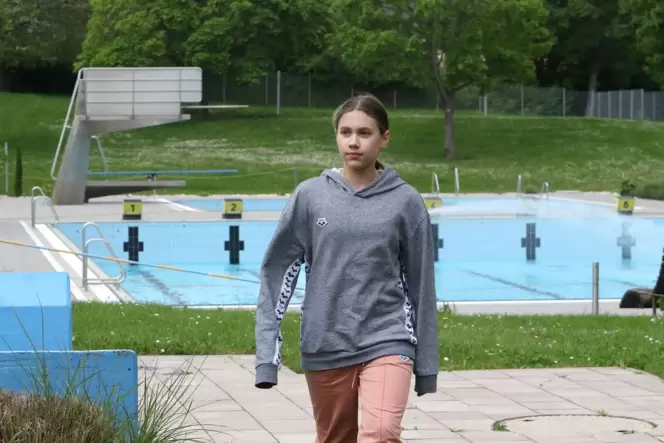 Die zwölfjährige Lara Butscher ist traurig darüber, dass sie ihren Lieblingssport womöglich bald nicht mehr ausüben kann.