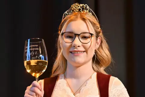 Freut sich auf das Maifest: Weinprinzessin Emely.