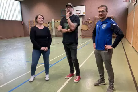 Setzen sich dafür ein, dass Vereine die frühere Grumbacher Schulturnhalle weiter nutzen können: Beatrice Michel, Bastian Drumm (
