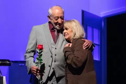 Wie einst die Königskinder: Dieter Hallervorden und Dagmar Biener spielen in „Love Letters“. 