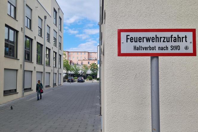Bürgerhof: Der Einfahrtsbereich über die Bismarckstraße ist als Feuerwehrzufahrt ausgewiesen.