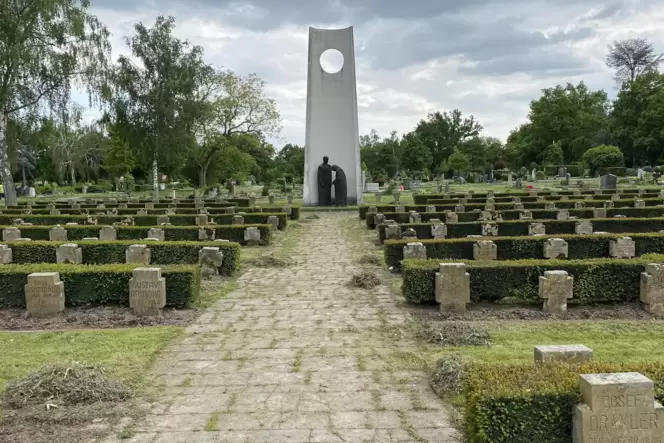 Auch eine Kriegsgräberstätte: das Ehrenfeld auf dem Neustadter Hauptfriedhof.