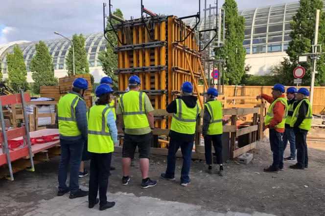 Auf der Baustelle werden die Dimensionen des Projekts erlebbar.