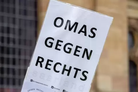 Ihren Ursprung hat die Bewegung Omas gegen Rechts in Österreich. Mittlerweile gibt es sie auch im gesamten Bundesgebiet. Mit den