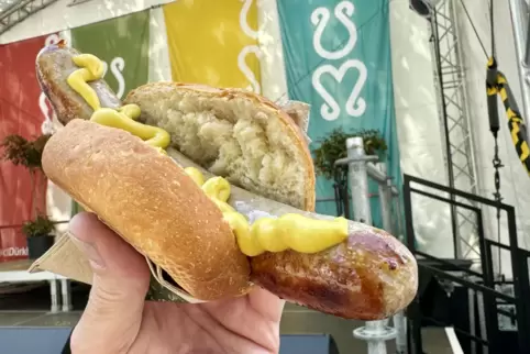 +Die gestiegenen Preise sind auch an der Bratwurst im Brötchen nicht spurlose vorüber gegangen. 