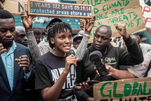 Die Aktivistin Vanessa Nakate spricht auf einer Demonstration während der Afrika Klimawoche im September 2023 in Nairobi. 
