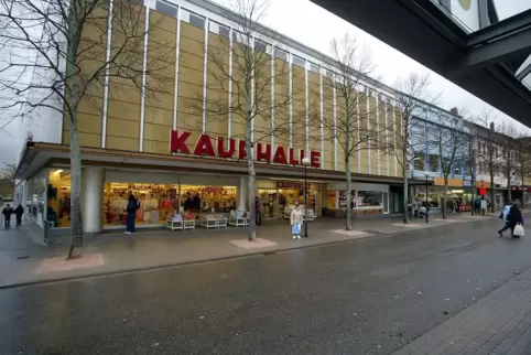 Lang ist’s her: Die gute, alte Kaufhalle im Herbst 2003. Lang ist’s her: Die gute, alte Kaufhalle im Herbst 2003.