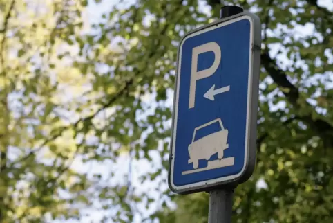 Gehwegparken: Nur mit diesem Verkehrszeichen erlaubt, ansonsten toleriert oder verboten. 