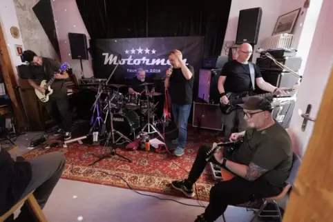 Stilistisch vielschichtig: die Motormen beim Konzert im Salon Schmitt.