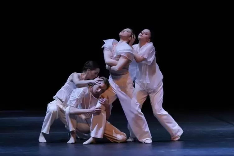 Das Pfalztheater zeigt Tanz: eine Kurzversion von &bdquo;The Red Thread&ldquo;.