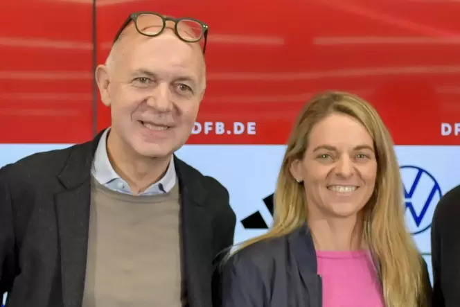 Auf Werbetour in Sachen Fußball-WM unterwegs: DFB-Sportdirektorin Nia Künzer und DFB-Präsident Bernd Neuendorf.