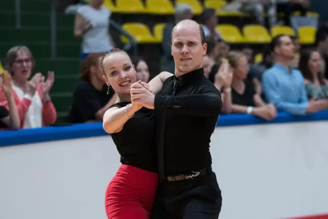 Sullivan Sadzik und Laura Mayer vom TC Rot-Weiß Kaiserslautern holten sich in Frankfurt bei »Hessen tanzt« die Plätze vier und