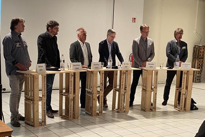 Diskutierten im Klemmhof: (von links) Hartmut Weber (AfD), Christoph Bachtler (FWG), Clemens Stahler (CDU), Matthias Frey (FDP),